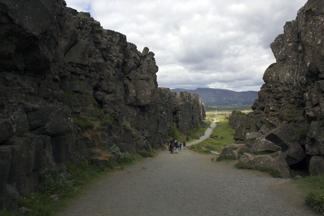 2011-07-08_15-37-03 island.jpg - Im Pingvellir, dem Nationalheiligtum derIslnder